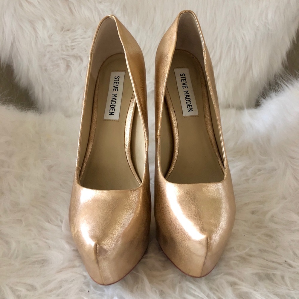 Steve Madden metallic Gold pumps